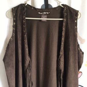 Cowgirl Tuff Co. women’s chocolate fringe vest